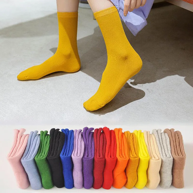 

Однотонные всесезонные женские носки, 26 цветов, носки средней длины, карамельные носки, милые Мультяшные носки для девочек, удобные домашни...