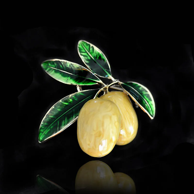 

Creative Retro Hard Peach Fruit Woman Brooch Suit Shirt White Corsage Backpack Decoration Corsage Metal Jewelry Gift Wholesale