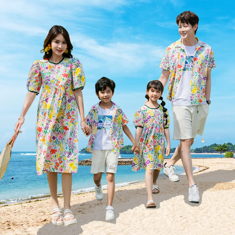 

Beach Family Matching Outfits Vacation Look Dad and Son Equal Shirt Father Baby Clothes Sets Resort Mom Daughter Matching Dress