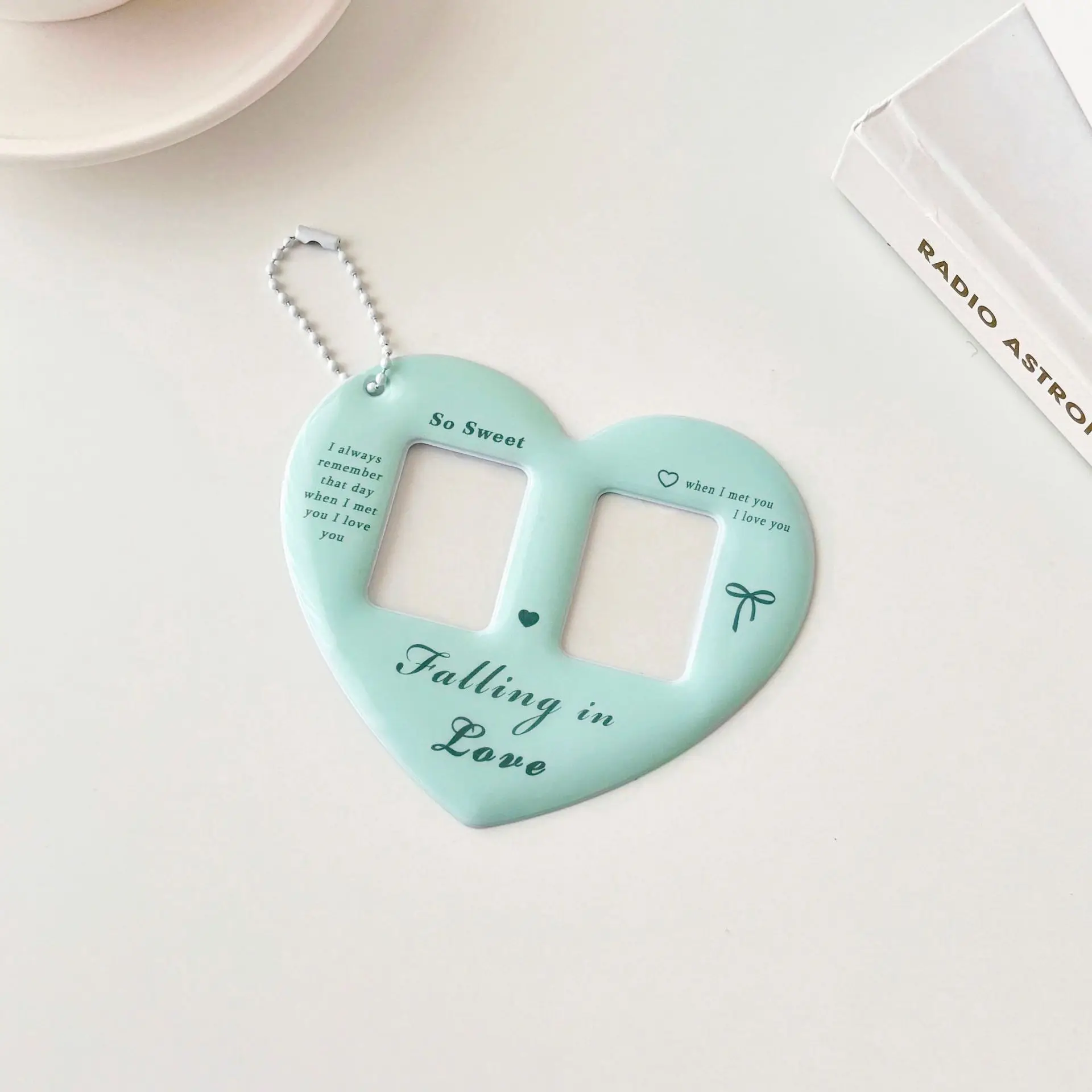 

PVC Cartoon Heart Mini Photo Keychain Frame Cute 1 Inch Photo DIY Idol Key Chains for Fans K pop Accessories for Women Girls