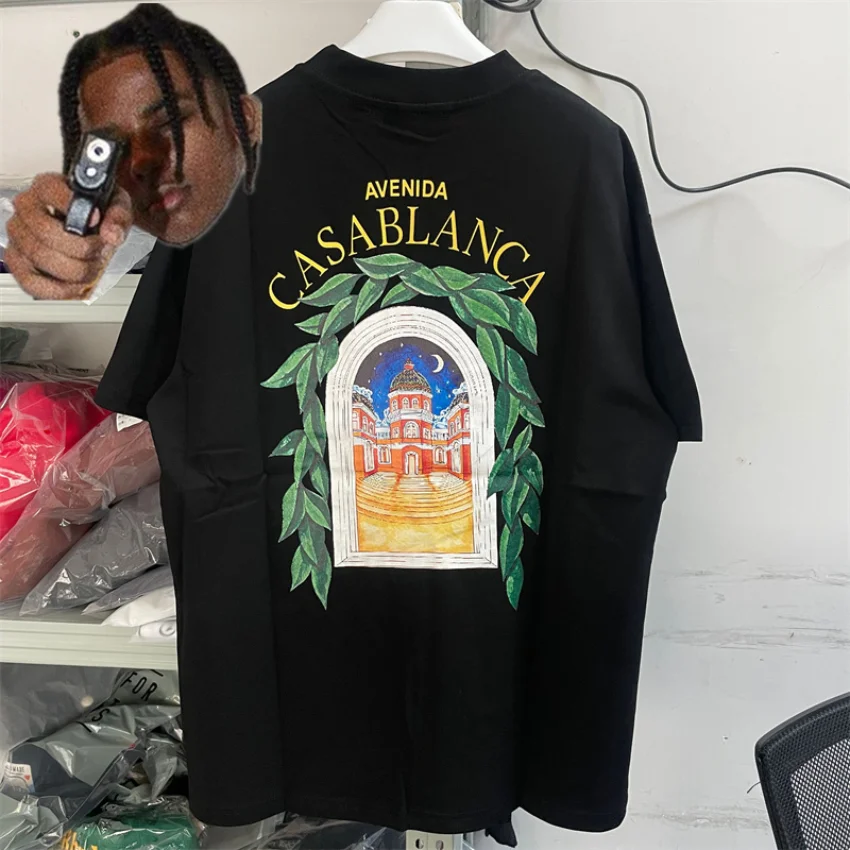 

Мужская и женская футболка с принтом замка