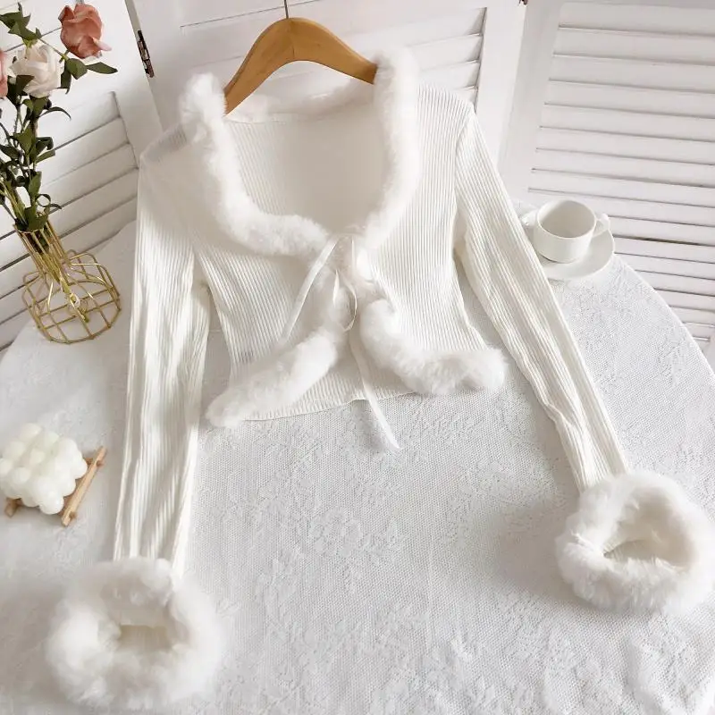 Женский трикотажный кардиган с V-образным вырезом и меховым рукавом