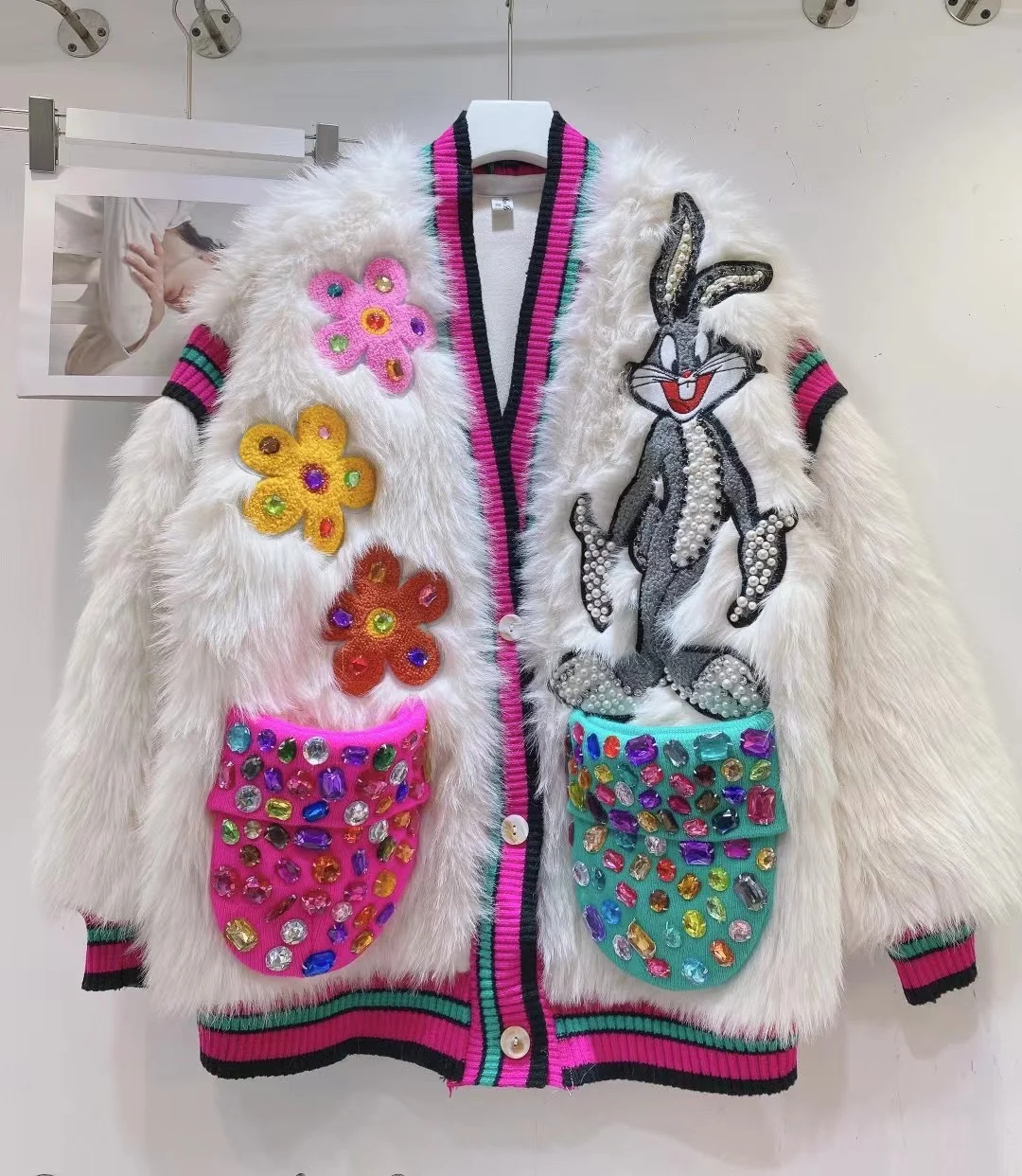 

Женская осенне-зимняя куртка с бисером, с разноцветными драгоценными камнями