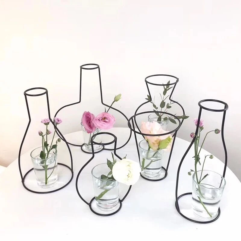 

Retro Iron Line Table Flowers Vases Creative Line Iron Flower Arrangement Hollow Out Metal Plant Holder Home Decoration Ornament