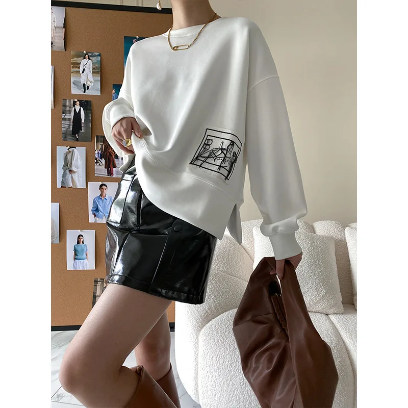 

Fashion embroidered patch loose short sweater design niche 2022 autumn new