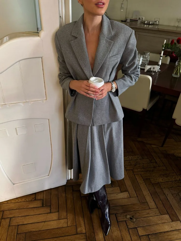 Новинка осени 2024 серый плиссированный комплект с юбкой для женщин Однотонная