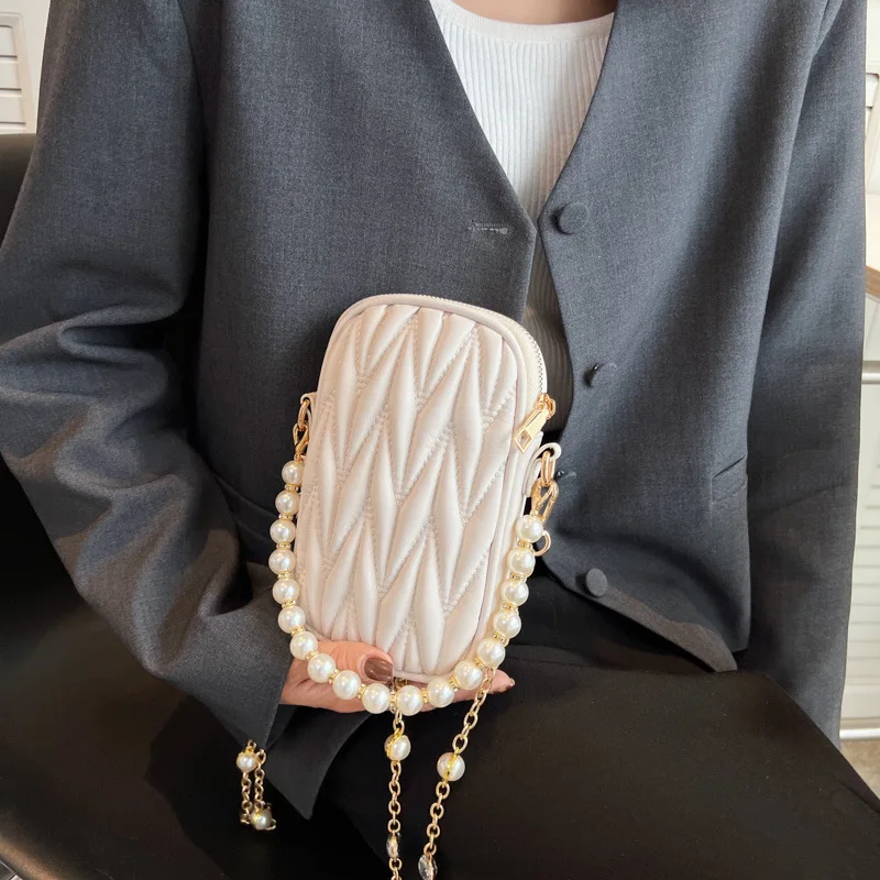 Fashion Small Bag 2023 New Lingge Chain Shoulder Bag Personalized Fashion Versatile Crossbody Street Phone Mouth Red Bag