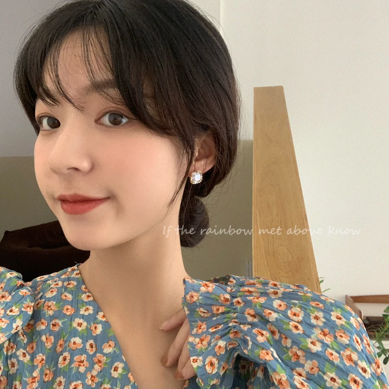 

2023 New Shiny Zircon Women's Earrings Light Luxury Fashion Versatile Girl Ornaments Design Exquisite Jewelry Gifts