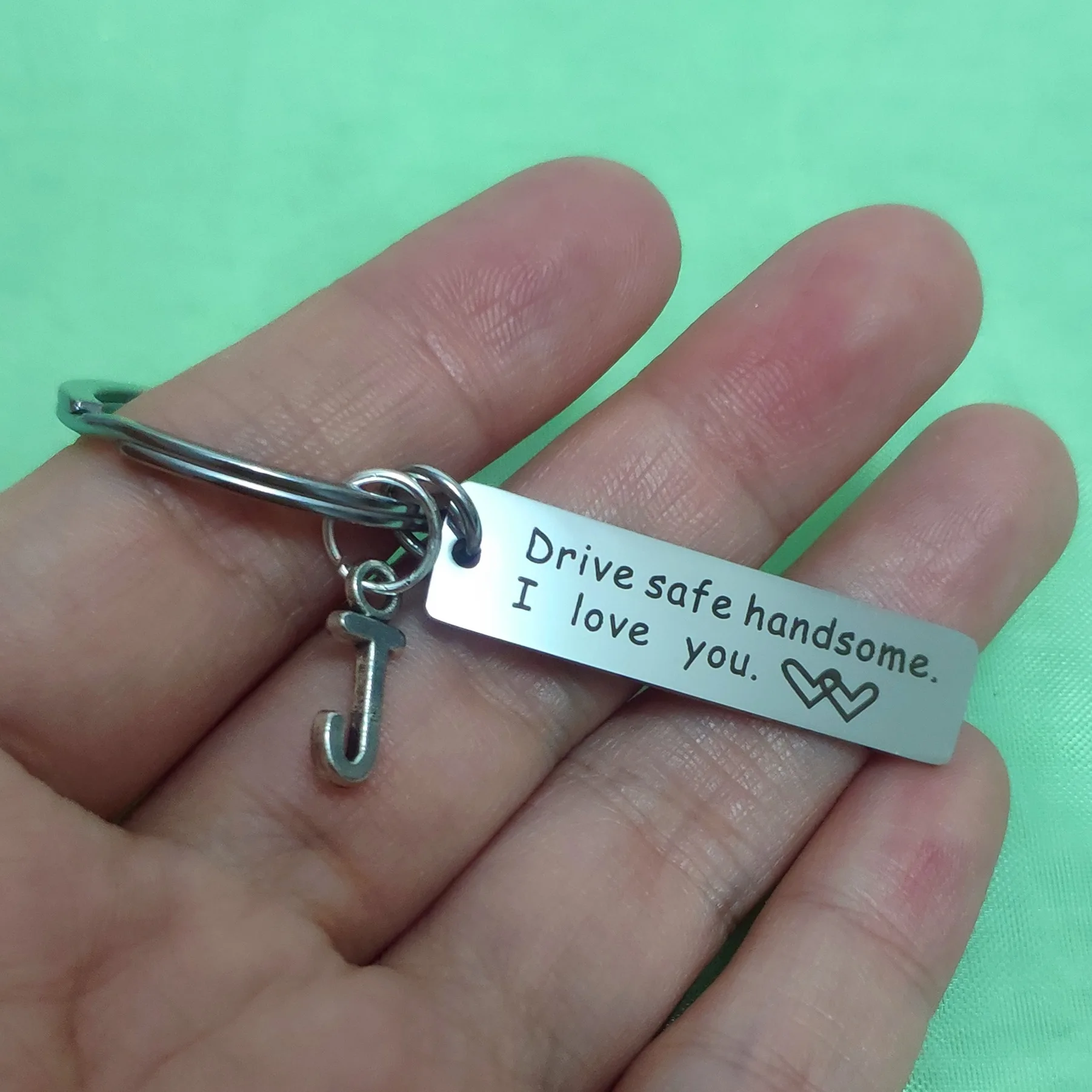 

Keychain for Car Keys Valentine's Day DIY Matching Couple Gift Drive Safe Handsome Stainless Steel Ornaments 26 Letters Keyring