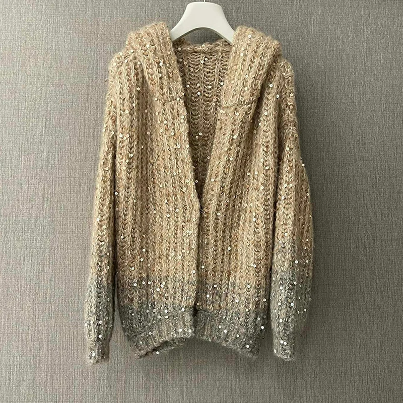 Рисунок 2 - Женский кардиган с капюшоном