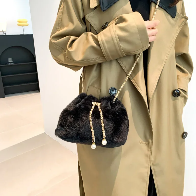 Рисунок 4 - Осенне-зимние ретро сумки-ведра