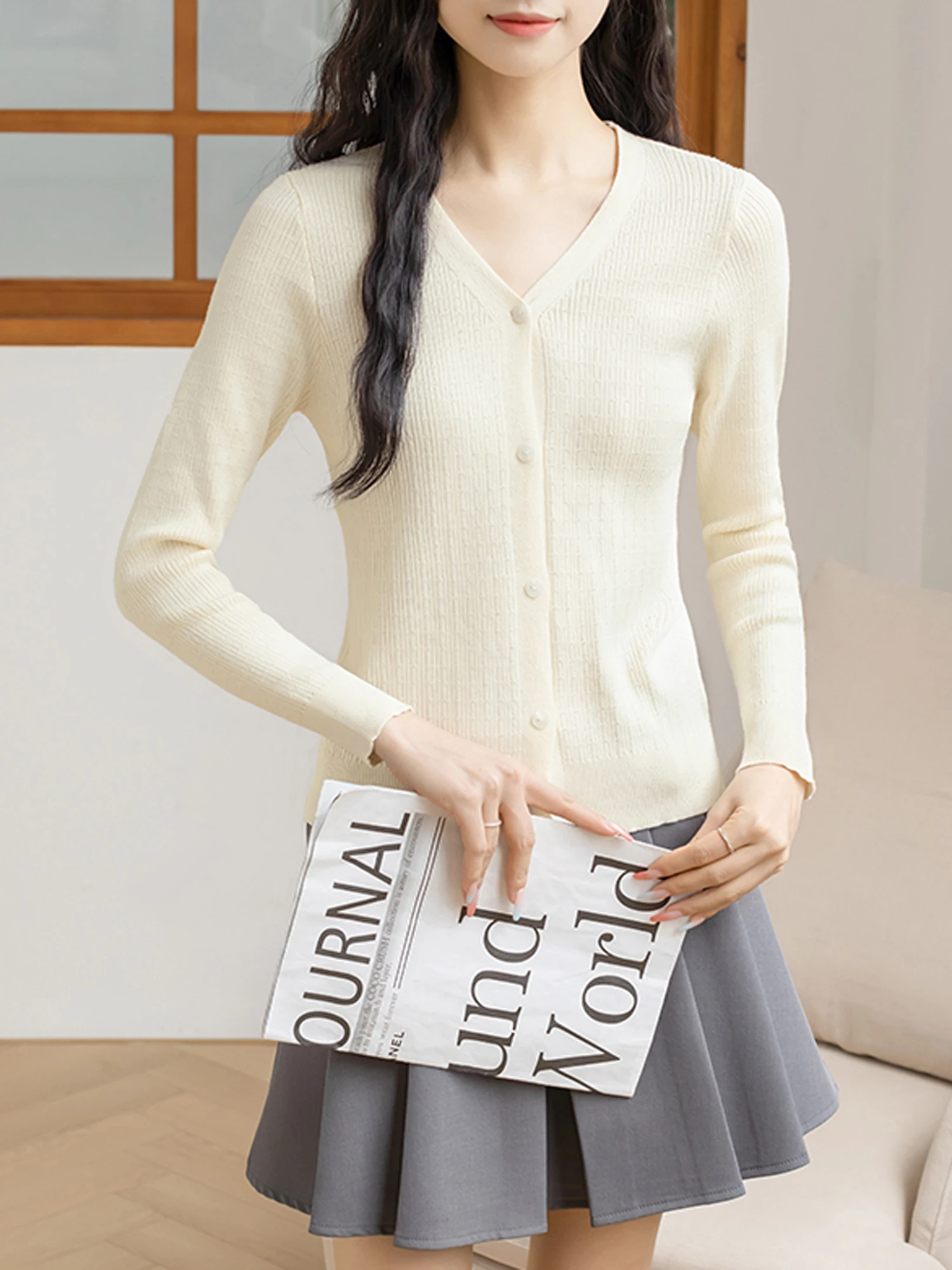 Черный вязаный кардиган с v-образным вырезом для женщин осень и зима 2024 новинка