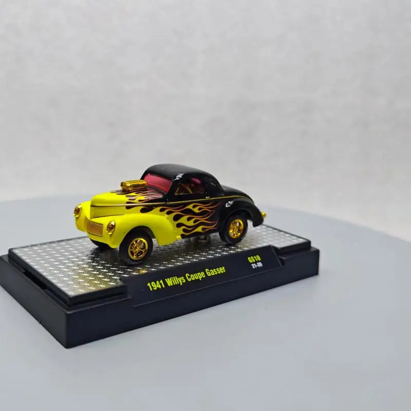 Машины M2 1/64 1941 Willys Coupe Gasser желтый и черный литой под давлением сплав коллекция