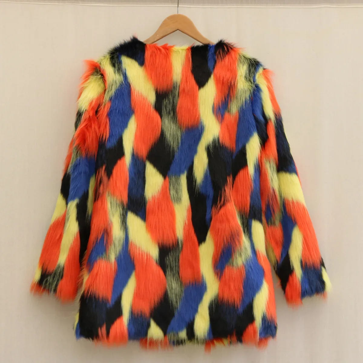 Русский В - воркутник с длинными рукавами это женская зимняя куртка в обтяжку