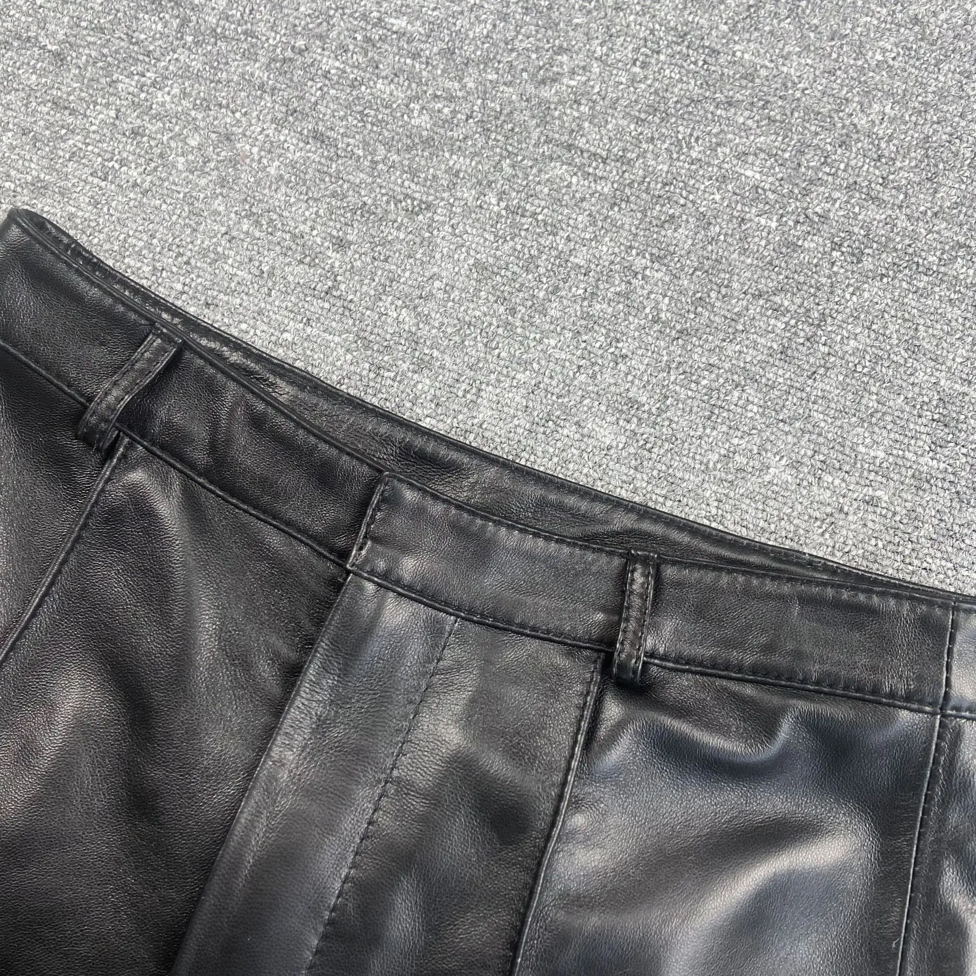 Рисунок 6 - Женские прямые брюки из натуральной кожи