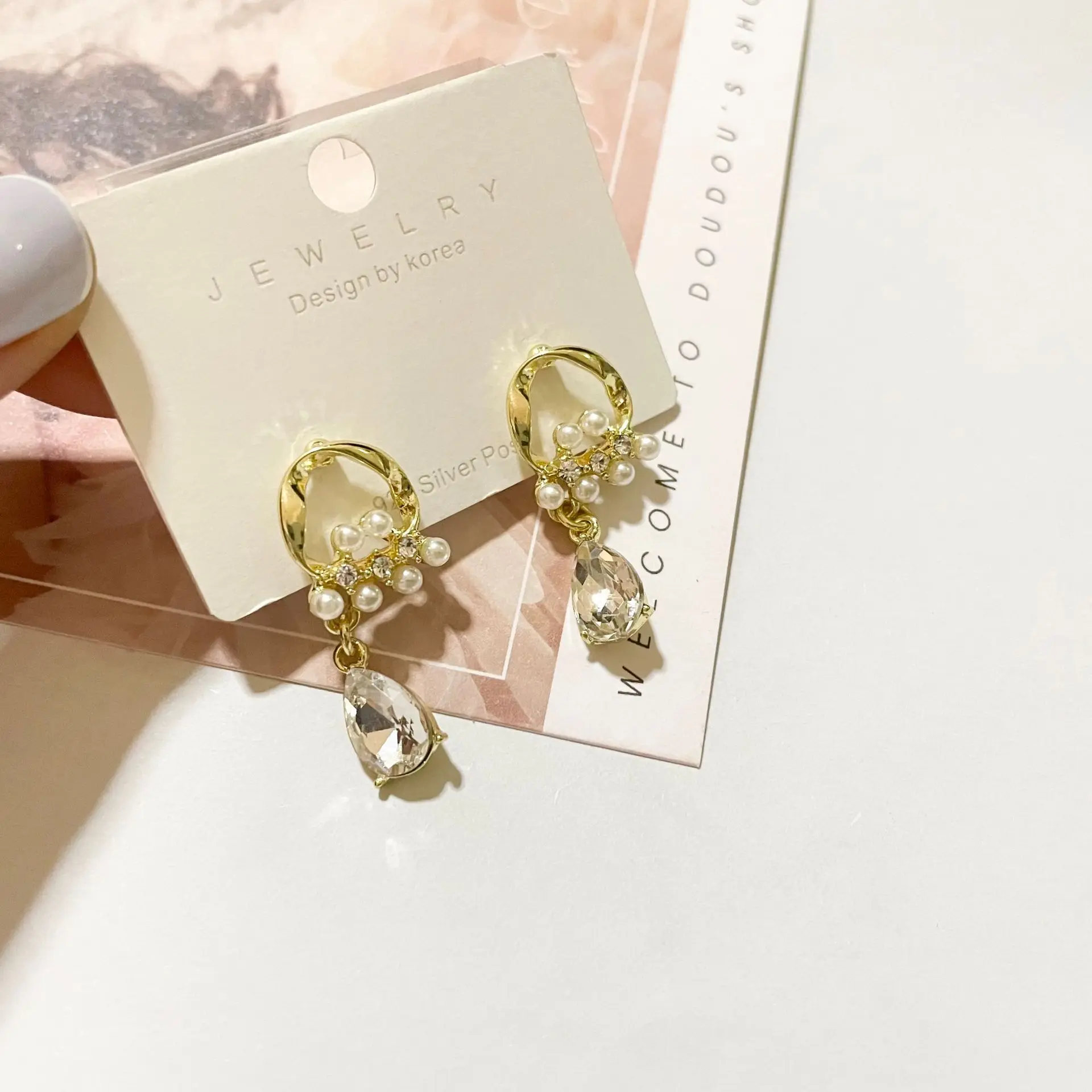 

Женские серьги-подвески с жемчугом, золотого цвета