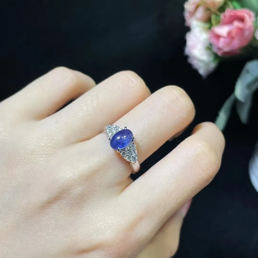 Женское кольцо с натуральным сапфиром из платины бриллиантом