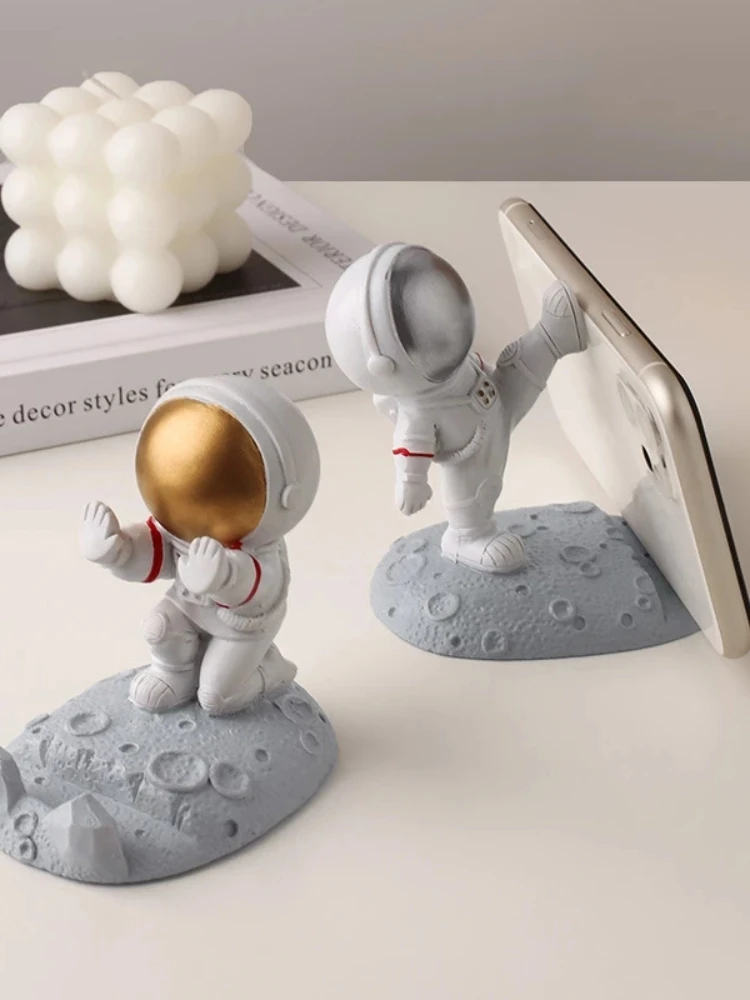 

Astronaut Phone Holder Ornaments Resin Mobile Smartphone Stand Holder Cute Spaceman Bracket Toys for Home Office Desk Decor Gift