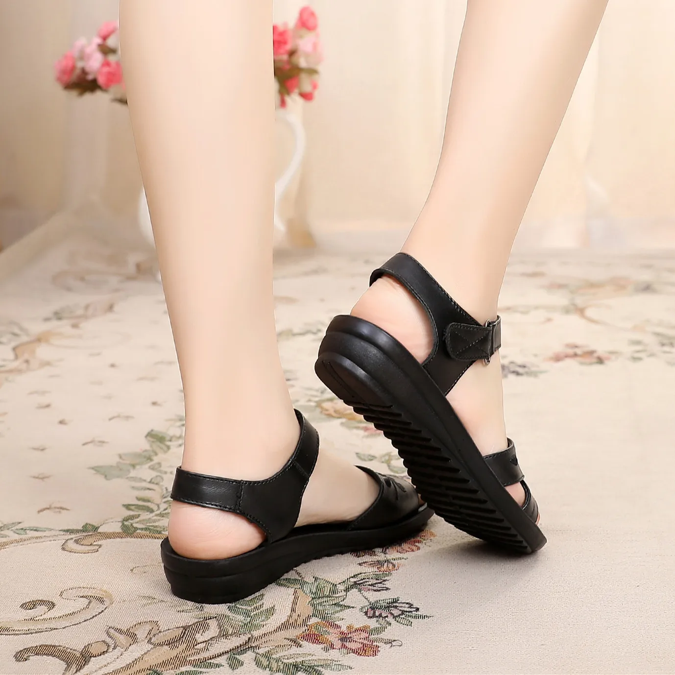 black walking sandals womens summer flat shoes mom simple cross strappy sandals casual female shoes woman sling back sandal new