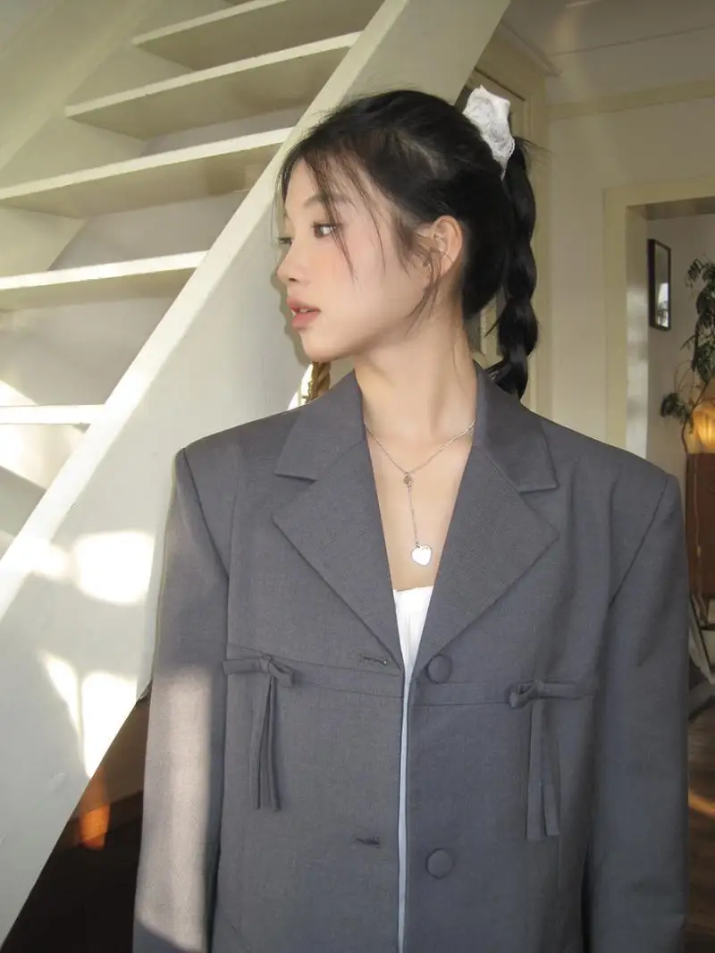 Куртка женская однобортная с бантом на весну-осень