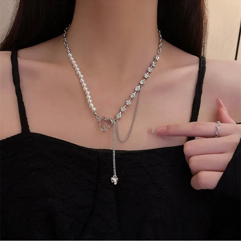 

Light luxury niche senior design feeling titanium pearl necklace female ins tide splicing pink crystal lovecollarbonesteel chain