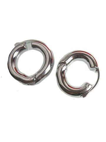 Қара әйелдің қатты жұдырығы