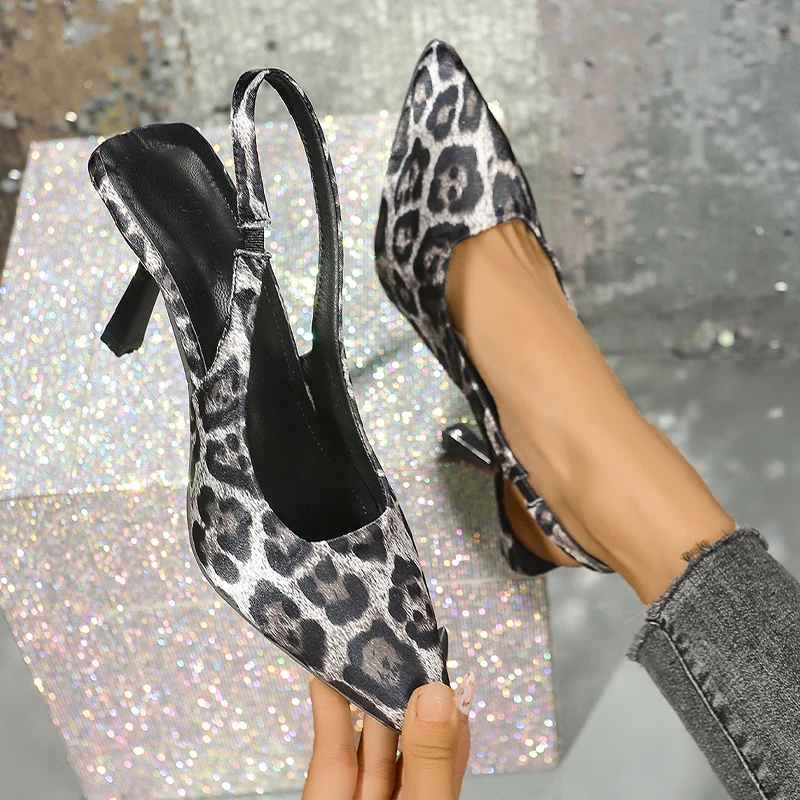 Женские туфли на высоком каблуке с острым носком леопардовые неглубокие