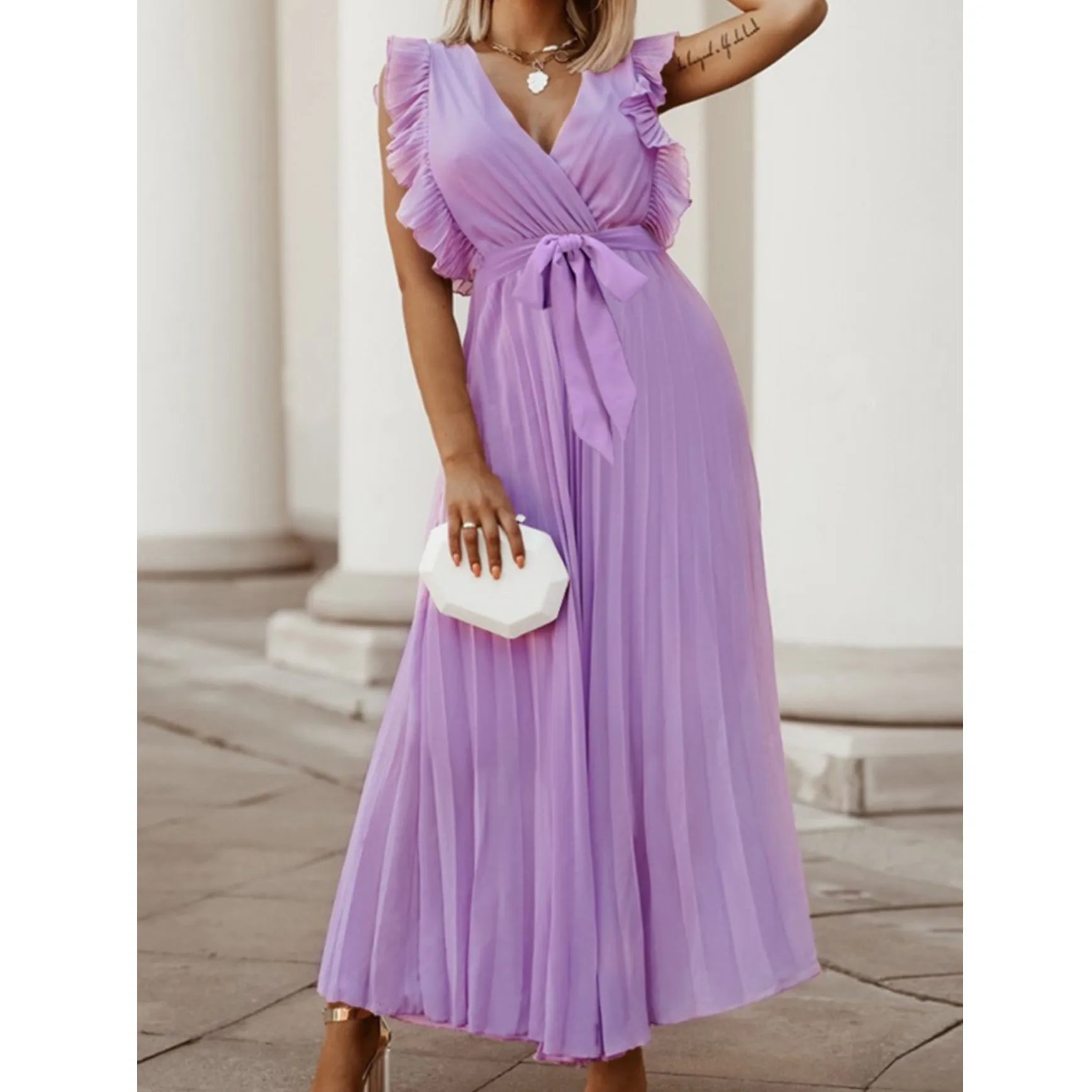 

Женское платье-рубашка с V-образным вырезом, с оборками