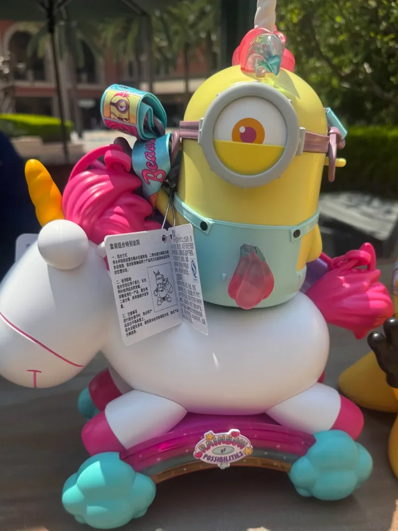 Фото Набор: оригинальное ведро для попкорна Universal Studios с изображением миньона-единорога и бутылка для воды для парка развлечений, путешествий, коллекционирования (для взрослых) №1