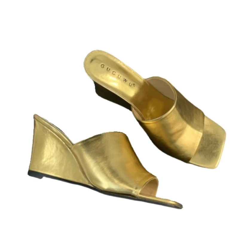 Туфли женские с квадратным носком однотонные на платформе ремешком пятке летняя