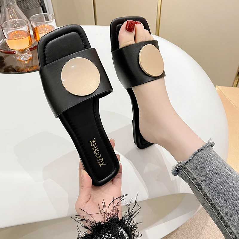 

2023 New Summer Slippers Versatile Flip Flops Women's Fashionable Beach Shoes Muller Half Slippers Wearing Sandals Outside Traf