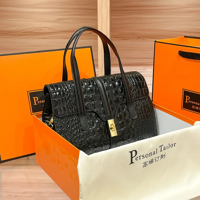 

New brand light luxury niche design, versatile, large capacity women's handbag, high-quality mother's shoulder bag, crossbody