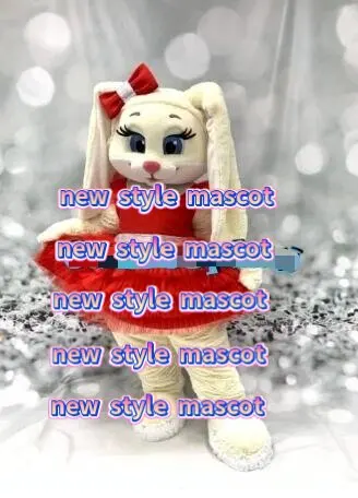 Женский костюм-талисман медведь и заяц