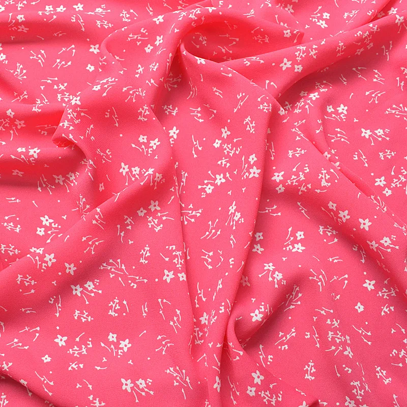 

High Quality Thickened Jute Chiffon Fabric Spring And Summer Printed Fabric Rose Pink Small White Flowers Are Not Transparent