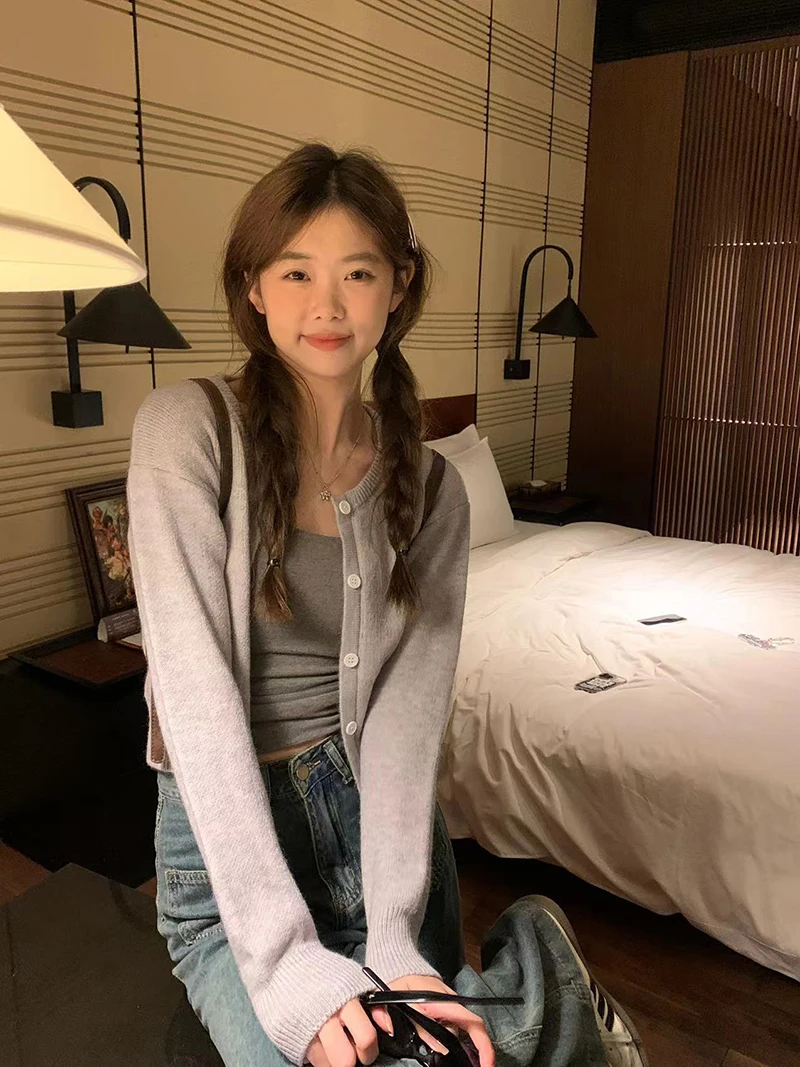 

GY4633 Early Autumn 2023 New Fashion Short Versatile Round Neck Single breasted Long Sleeve Knitted Cardigan Small Top