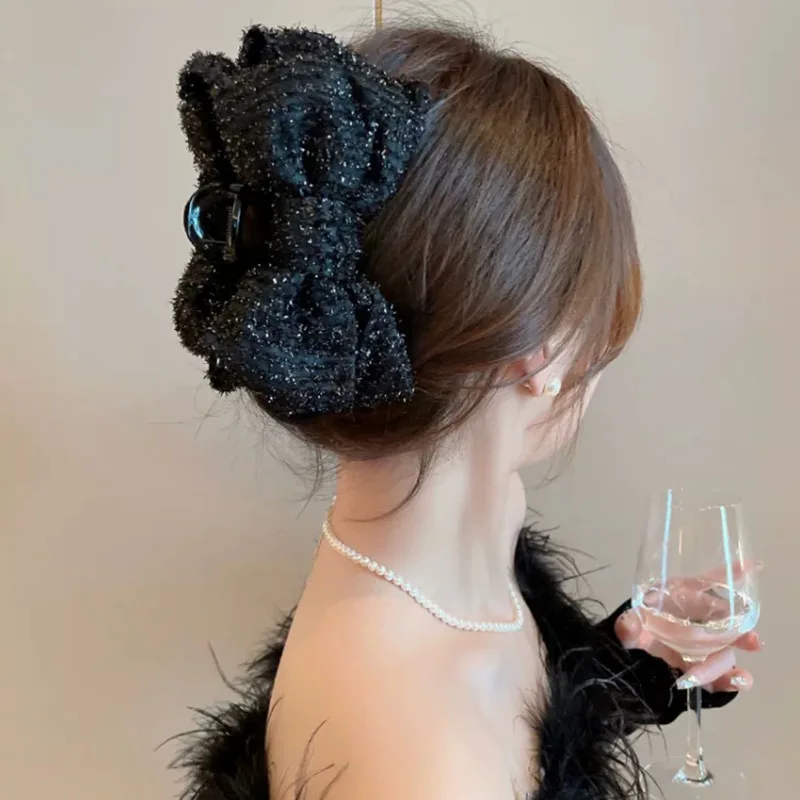 Рисунок 3 - Элегантные однотонные заколки для