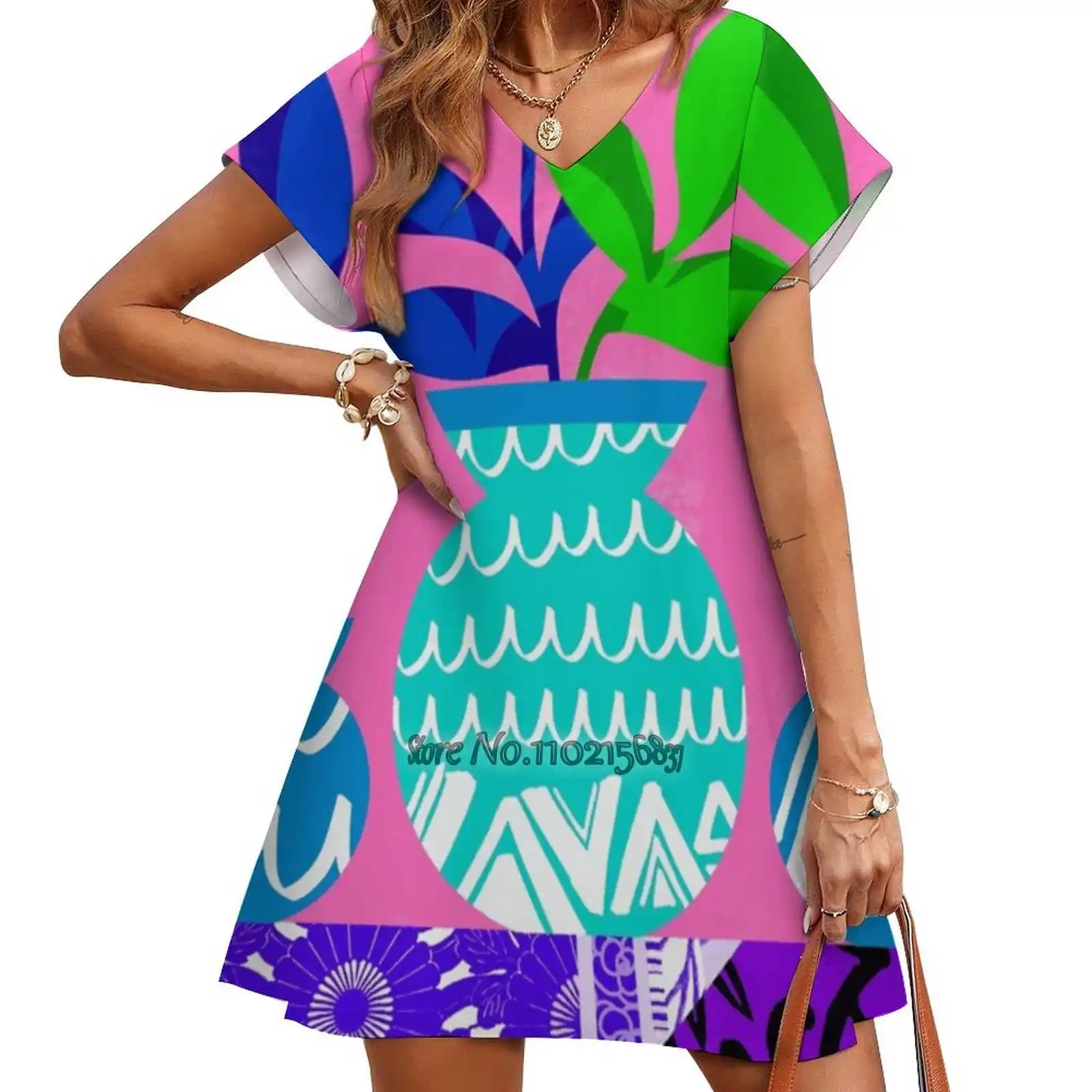 

Платье с коротким рукавом и V-образным вырезом, трапециевидной формы