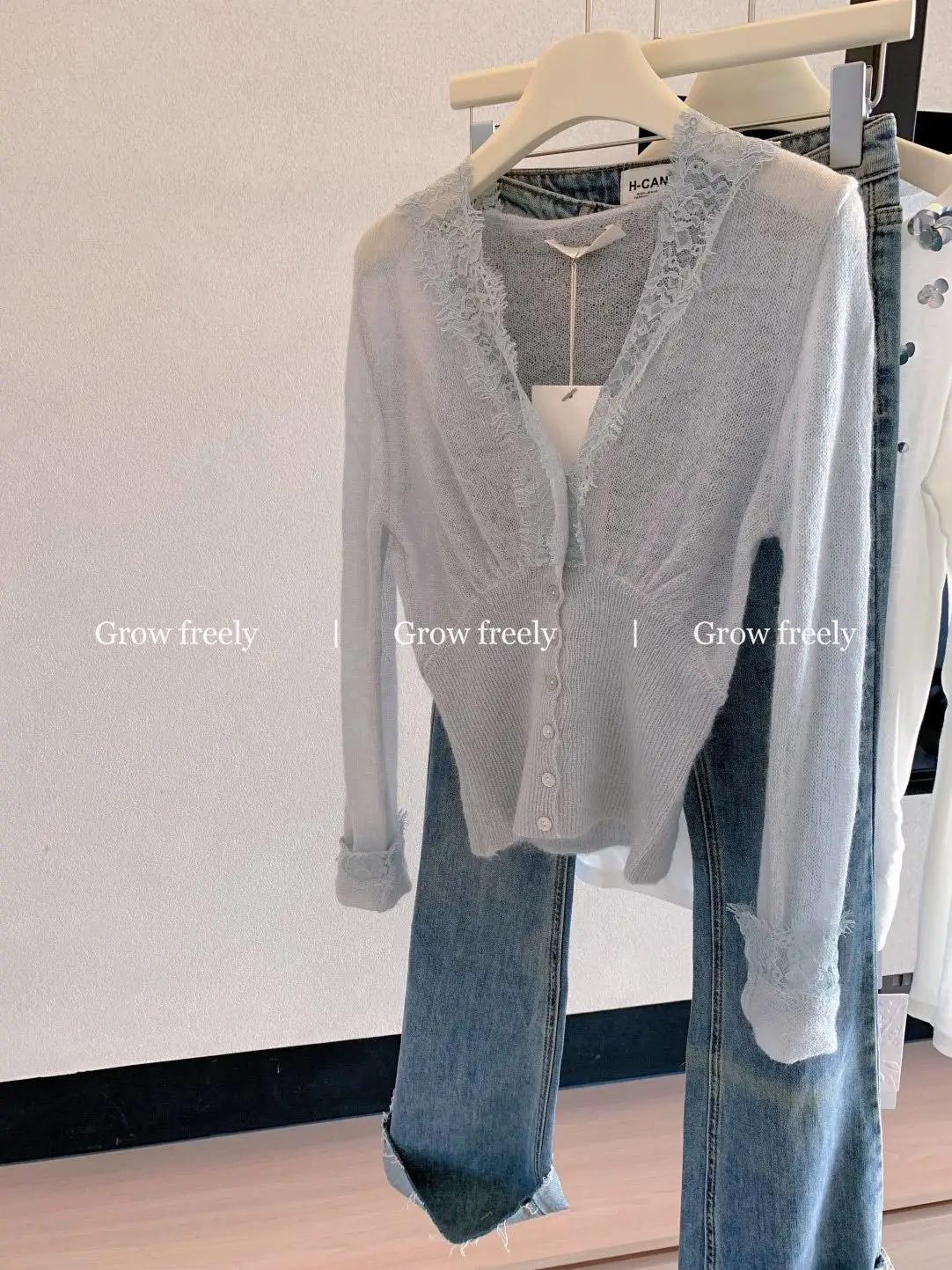 w Freely Pure Desire V-neck Lace Stitching Long sleeve Knit Autumn Thin Gentle Wind Cardigan sweater