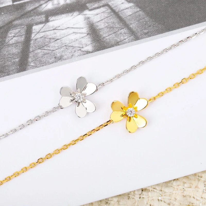 

Romantic and Sweet 925 Sterling Silver Clover Petal Bracelet Women's Fashion Temperament Luxury Brand Jewelry Anniversary Gift