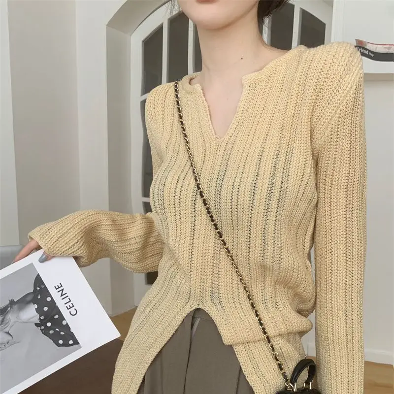 

Женский трикотажный топ с V-образным вырезом и длинным рукавом