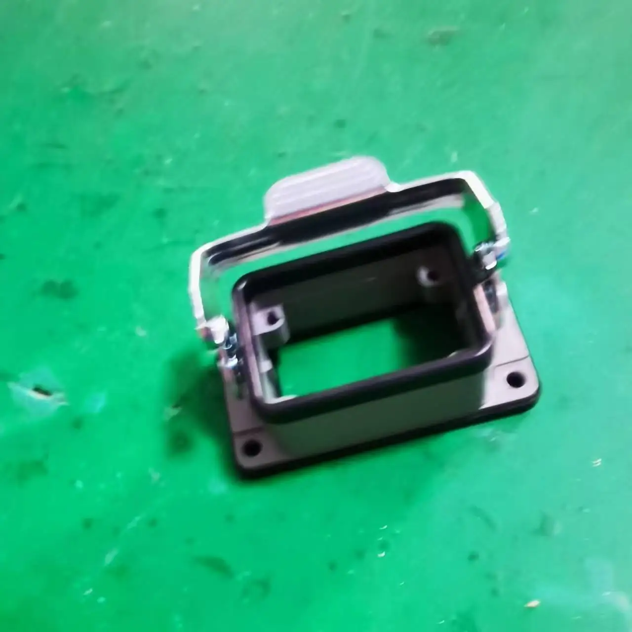 6-жильный сверхмощный корпус разъема