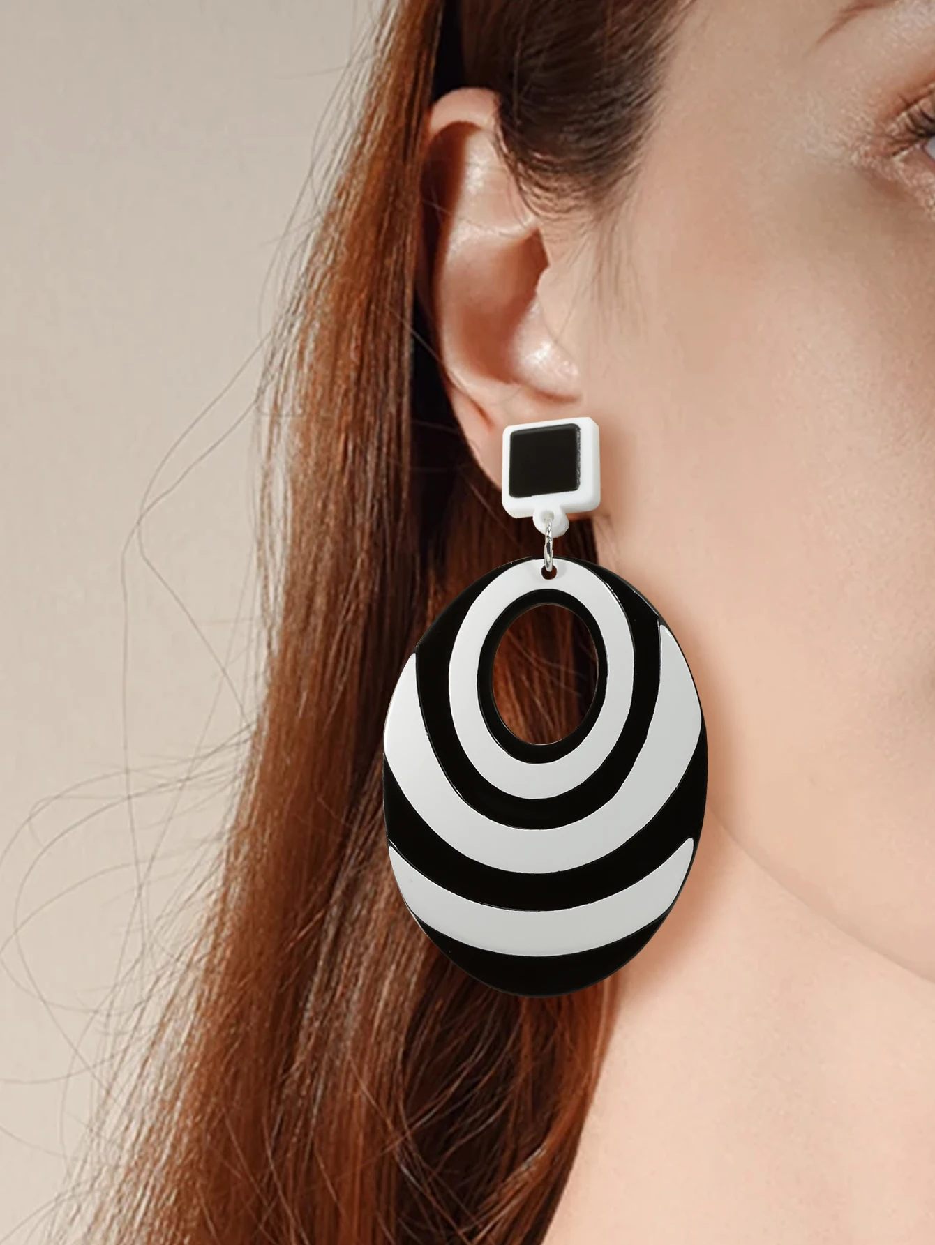 Элегантные Черно-белые Овальные Висячие Серьги С Полосатым Дизайном