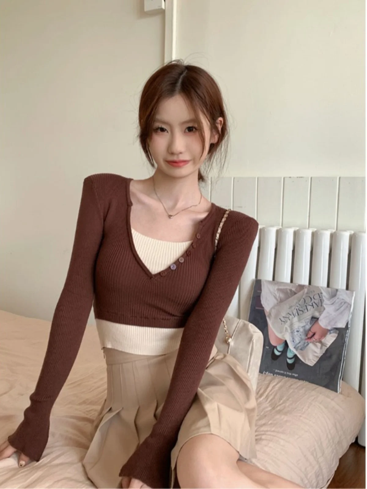 Женский вязаный топ из двух предметов в тон с полуоткрытым воротником стиле