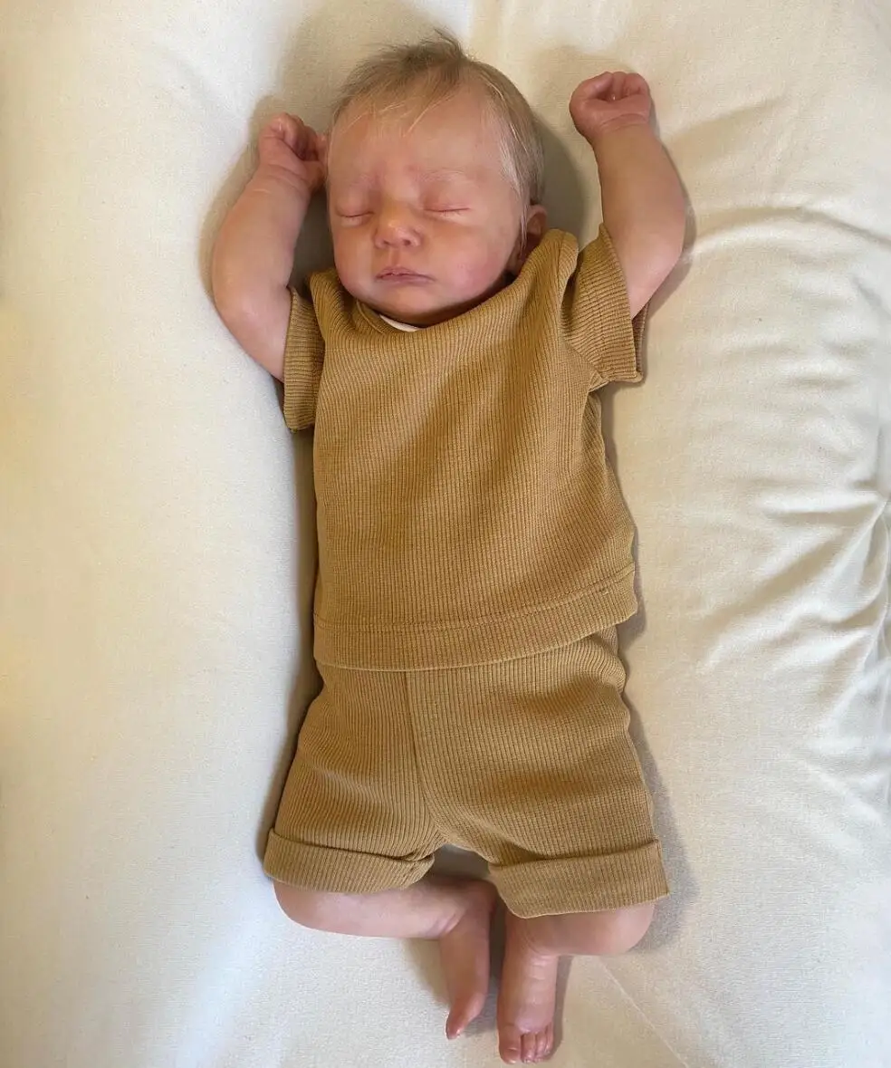 

3D-Paint Skin Soft Silicone Reborn Boy Baby Doll for Children Close Eyes 45 CM 19 Inch Sleeping with Cloth Body Vessel Vein