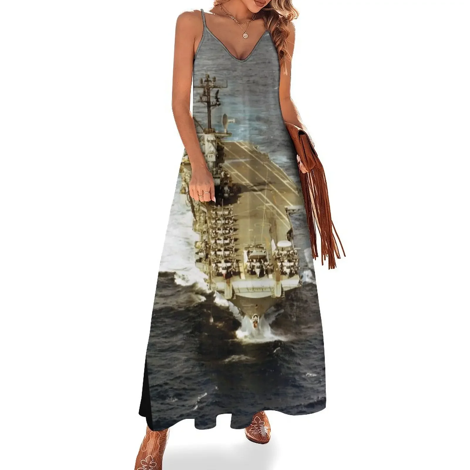 Женское летнее платье без рукавов 2024