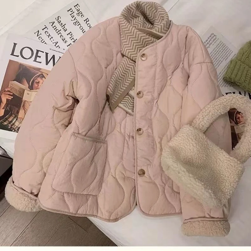 Женская Стеганая куртка из овечьей шерсти утепленная с круглым вырезом в