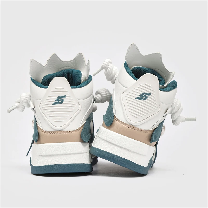 Рисунок 6 - Мужские высокие кроссовки