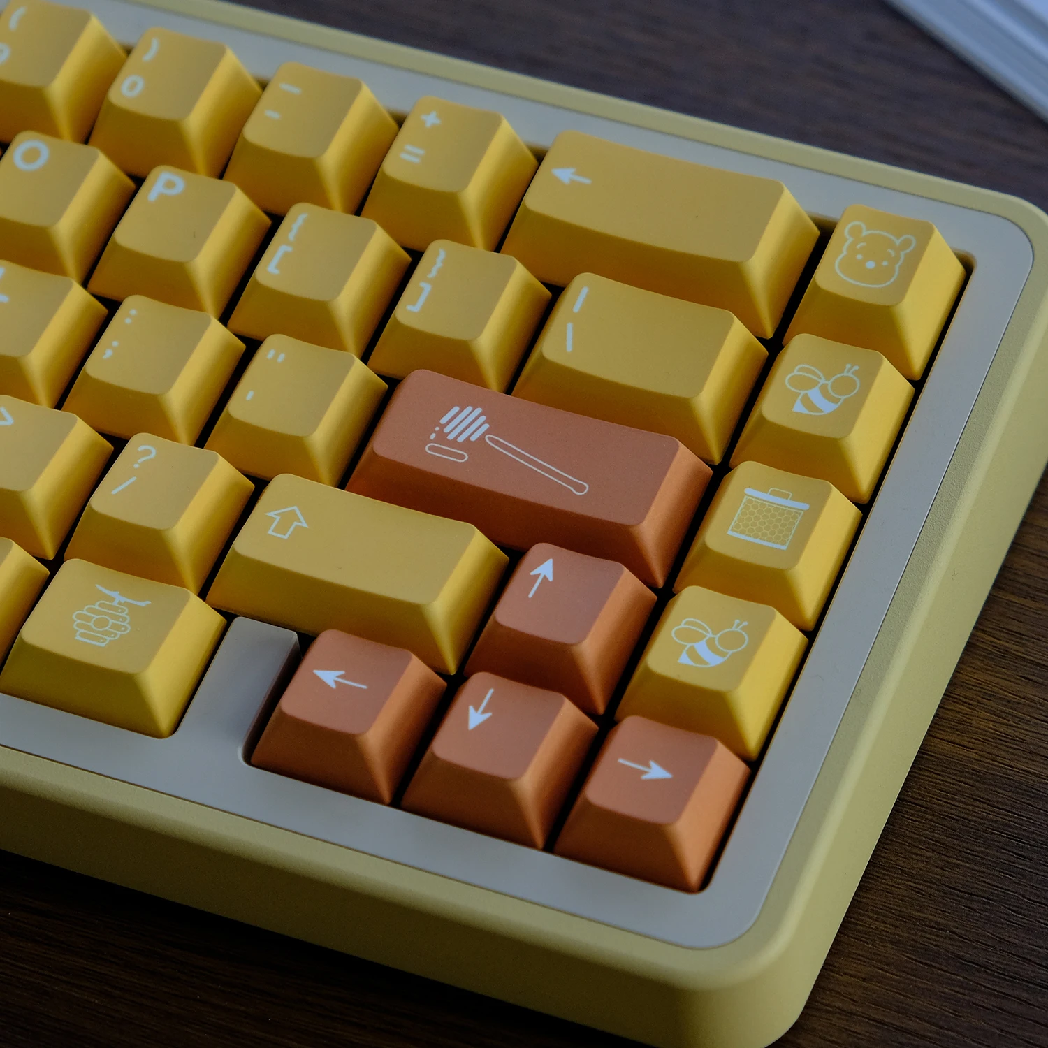Фото Колпачки для клавиш PBT GMK Honey, колпачки для клавиш с вишневым профилем, сублимационная краска GMK, колпачки для клавиш с клоном для механической клавиатуры MX Switch №4