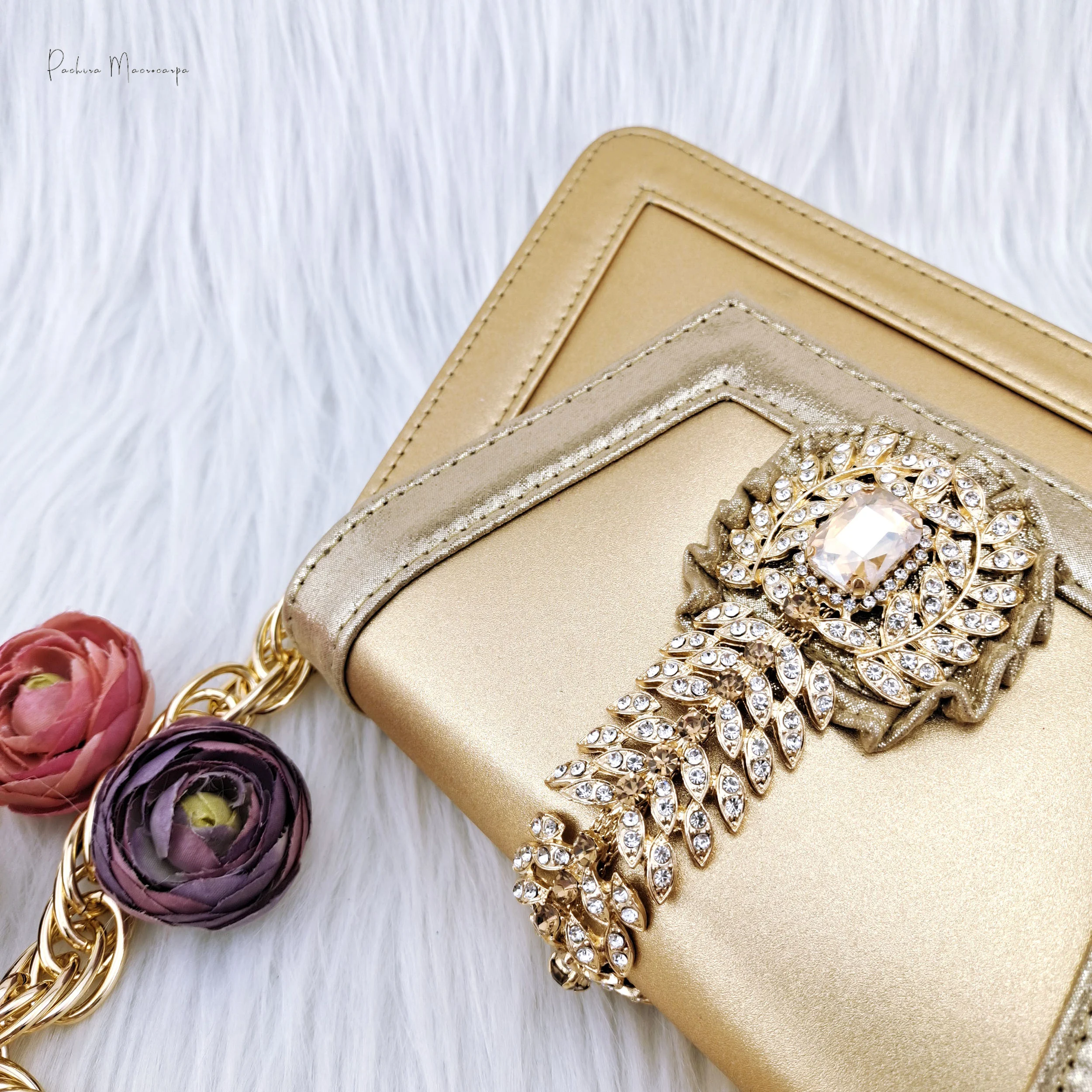 QSGFC 2023 Gold Color African Fashion Ladies Three-dimensional Clutch Shiny Diamond Decoration High Heels Wedding Party Commute