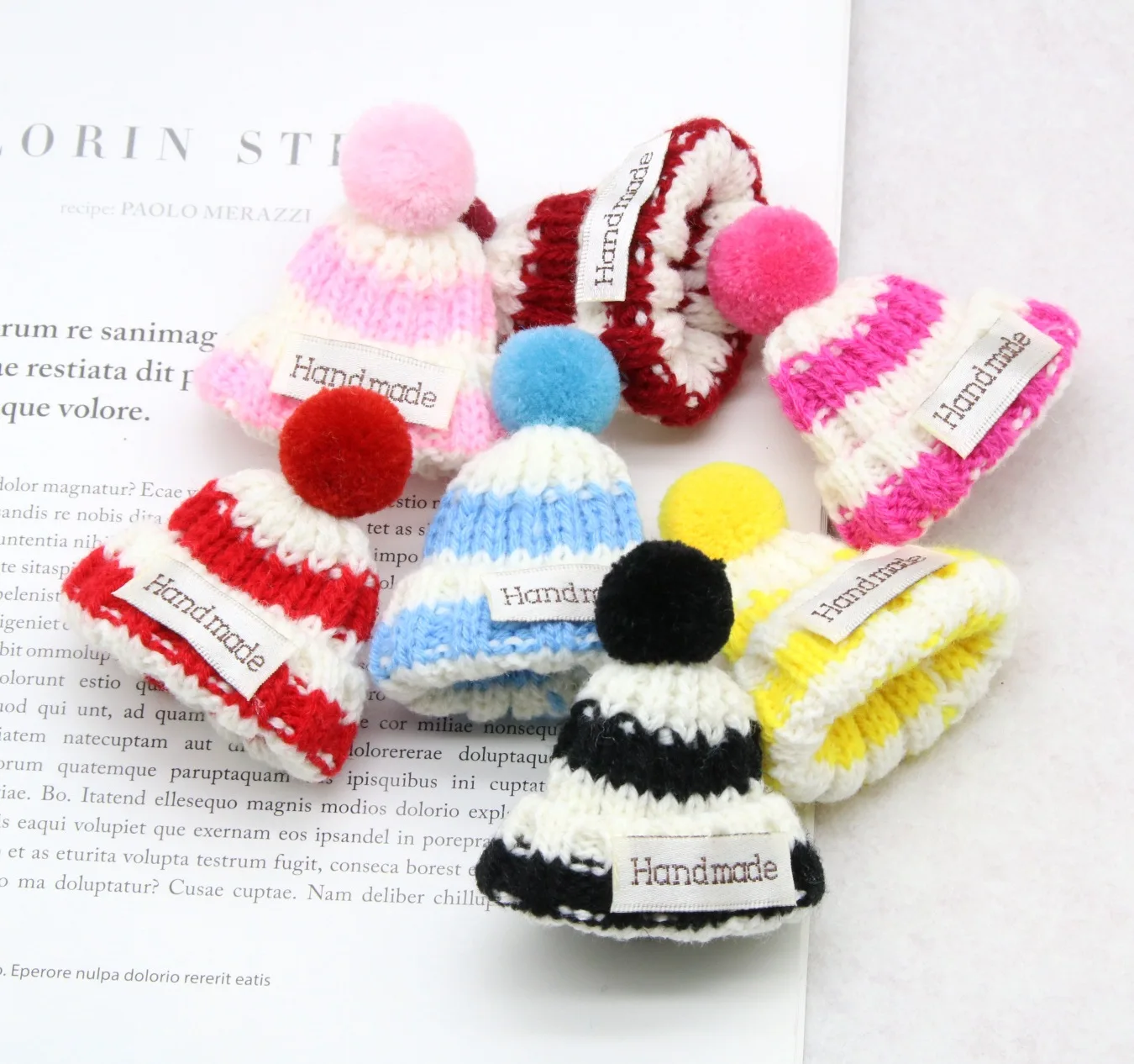 

3pcs Lovely Fashion New 5cm*6cm Two-color Knit Small Hat Doll Hat Diy Hair Accessories Clothing Accessories Christmas Decoration